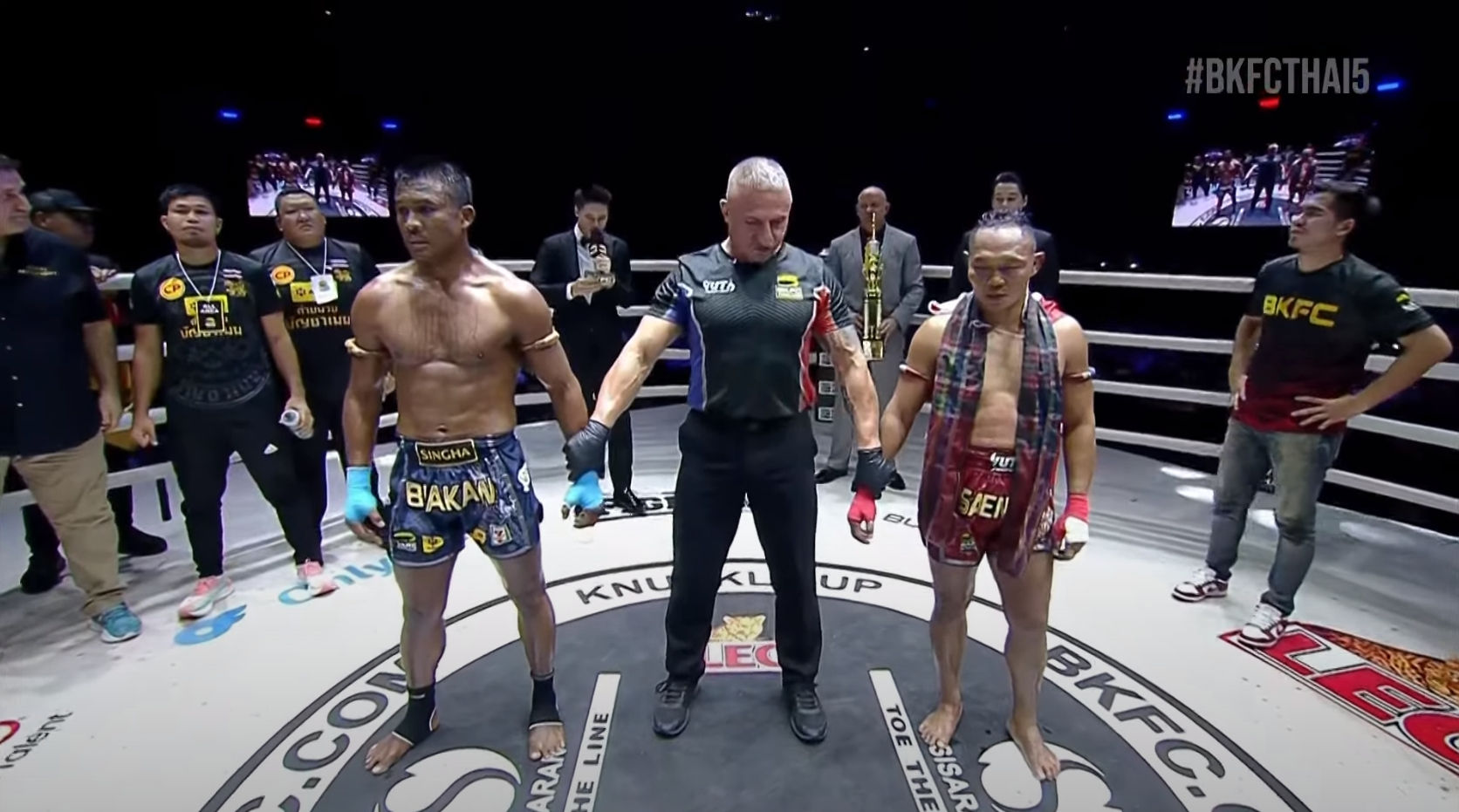 Buakaw "batte" Saenchai in un controverso match di bare knuckle 