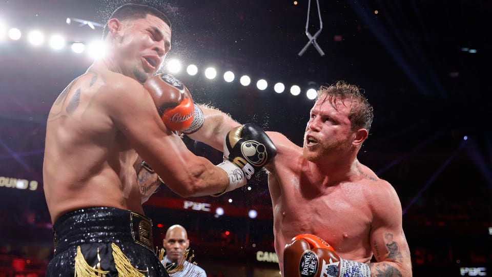 Canelo domina Berlanga - Kombatnet