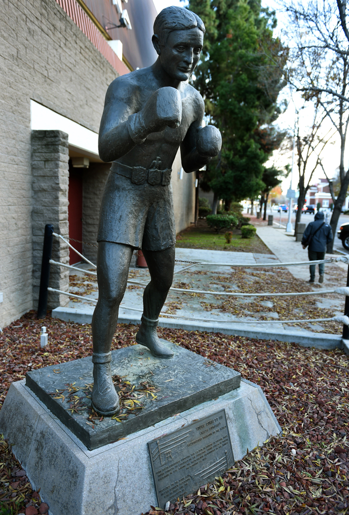 Statua di Ralph Giordano Raffaele Giordano Young Corbett III - Kombatnet Wiki