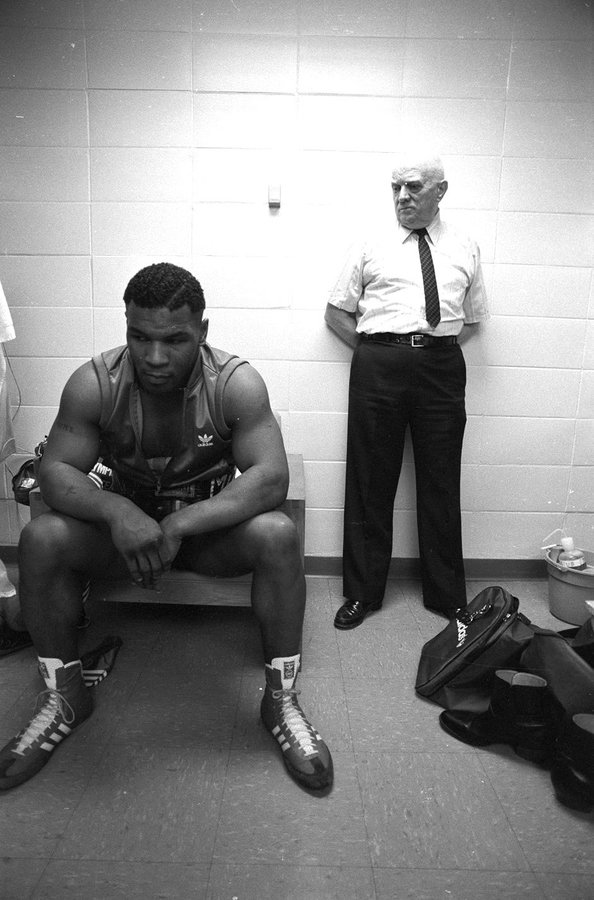 Mike Tyson con Cus D'Amato - Kombatnet